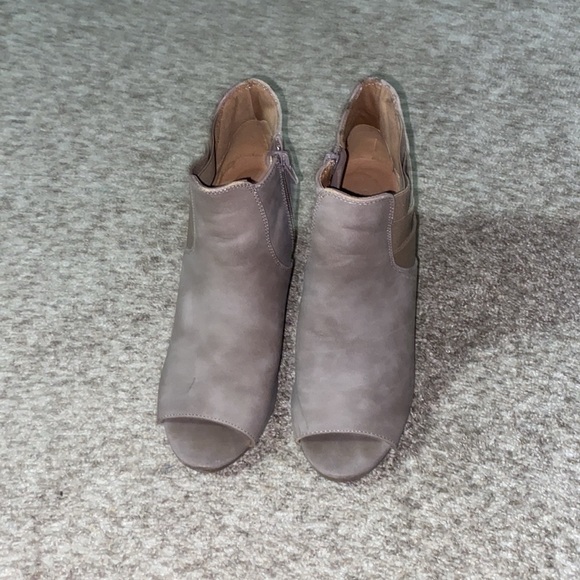 Open toe booties - Picture 2 of 8